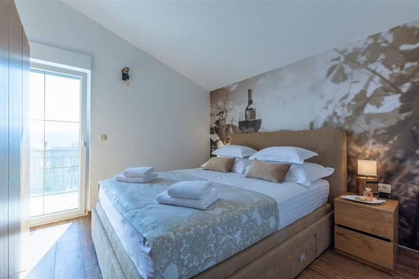 House K1, for 18 persons