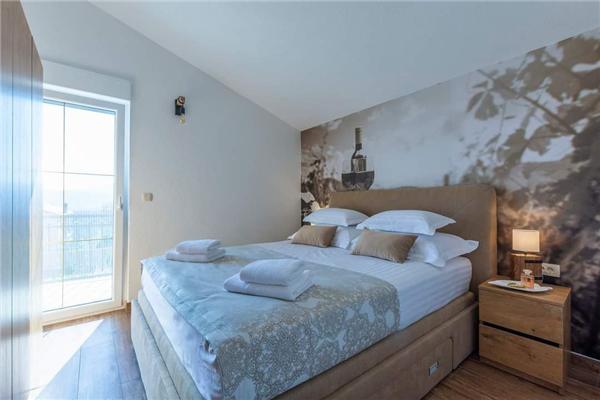 House K1, for 18 persons