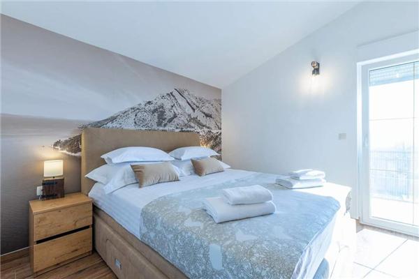 House K1, for 18 persons