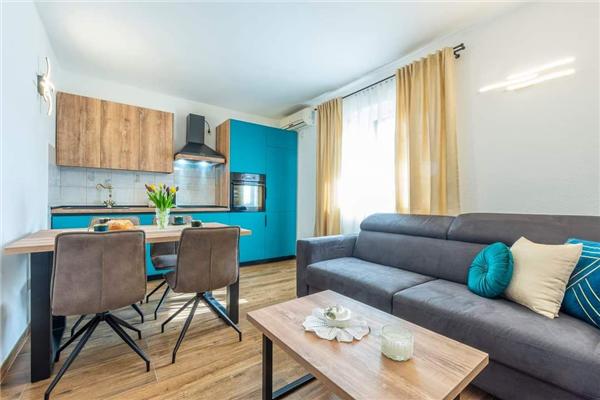 House K1, for 18 persons