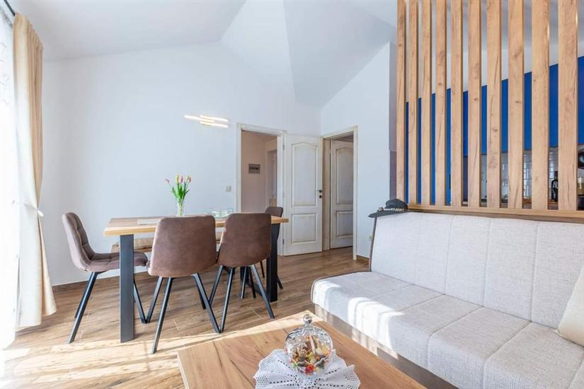 House K1, for 18 persons