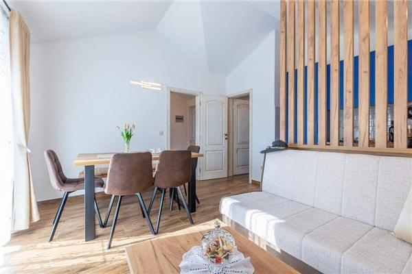 House K1, for 18 persons