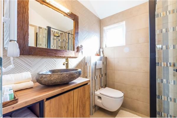 House K1, for 18 persons