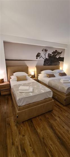 House K1, for 18 persons