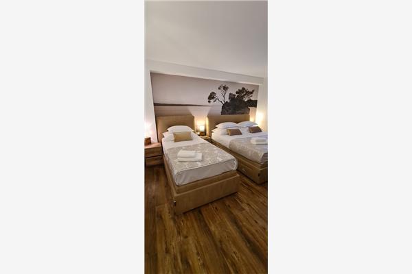 House K1, for 18 persons