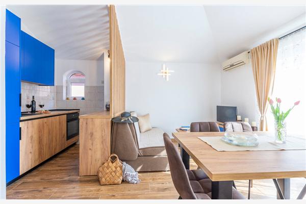 House K1, for 18 persons