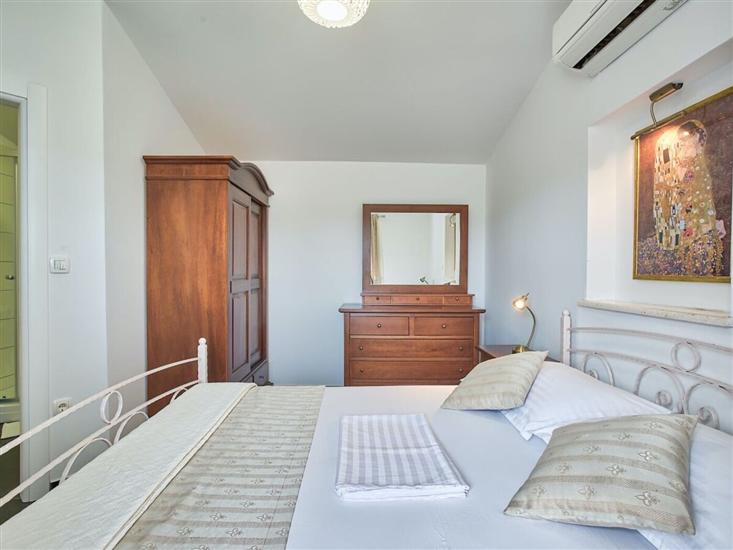 House K1, for 14 persons