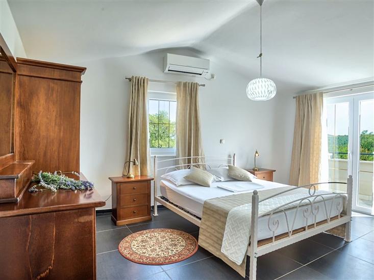 House K1, for 14 persons