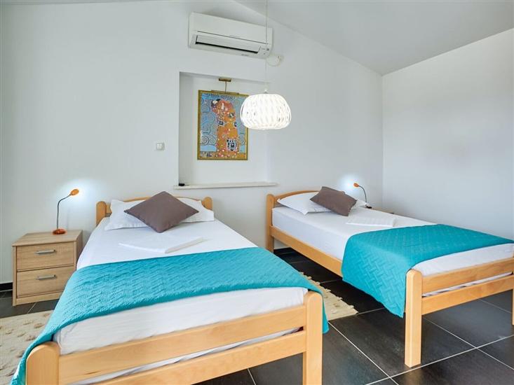 House K1, for 14 persons