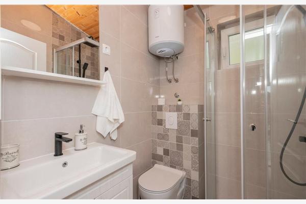 Apartment A1, for 5 persons