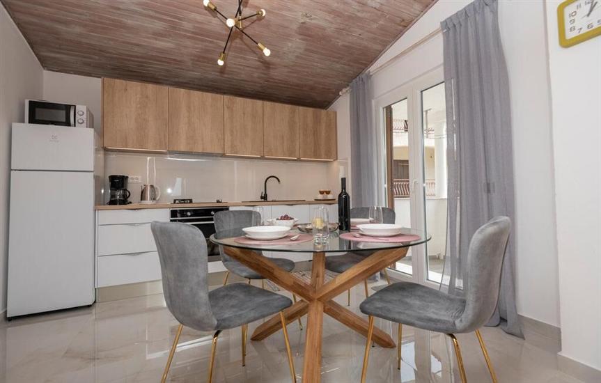 Apartment A1, for 5 persons