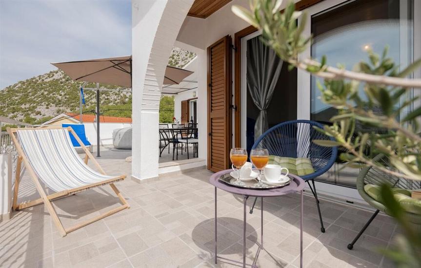 Apartment A1, for 5 persons