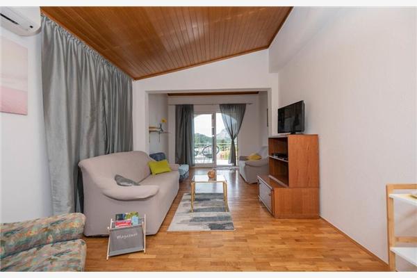 Apartment A1, for 5 persons