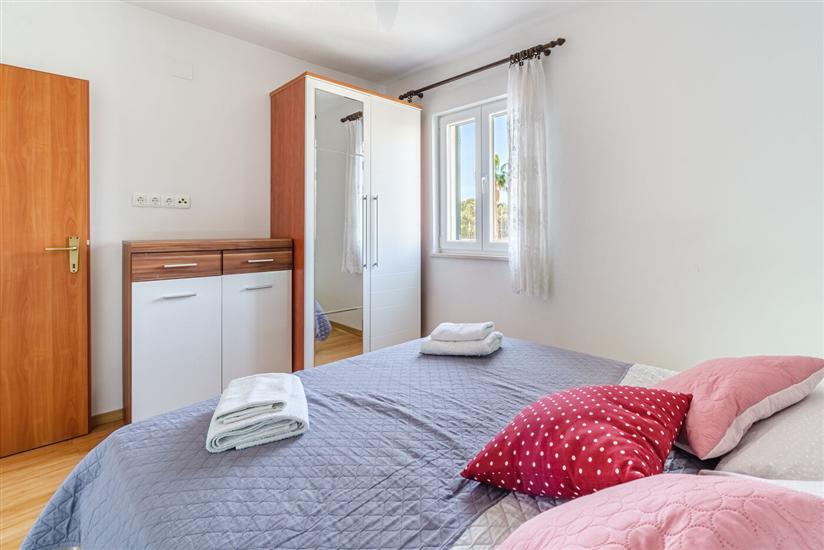 Apartment A1, for 5 persons