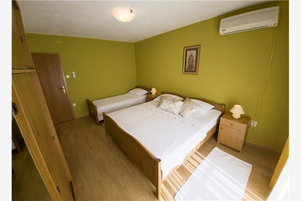 Apartment A1, for 5 persons