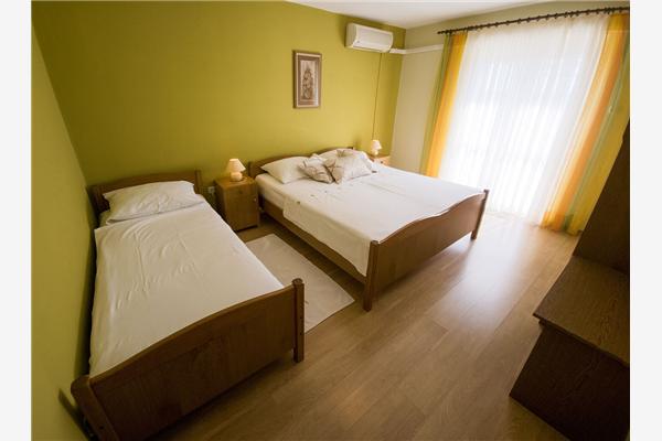 Apartment A1, for 5 persons