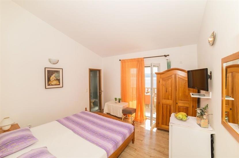 Room S1, for 2 persons