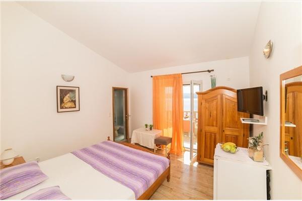 Room S1, for 2 persons