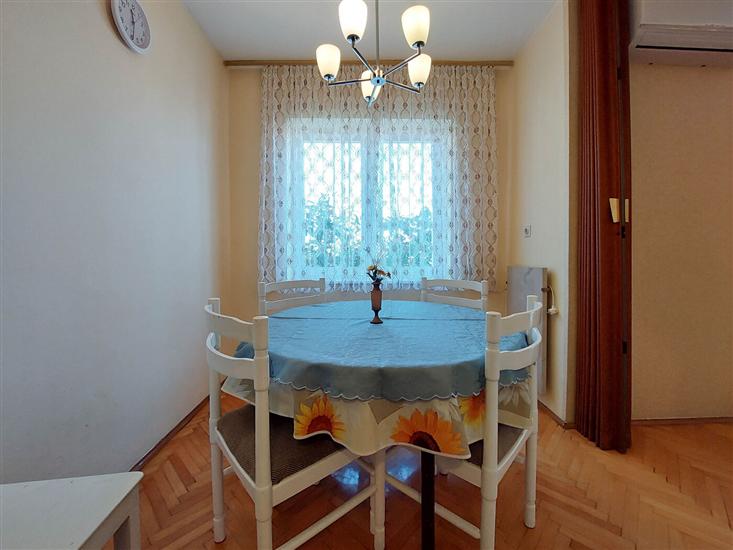 Apartment A2, for 5 persons