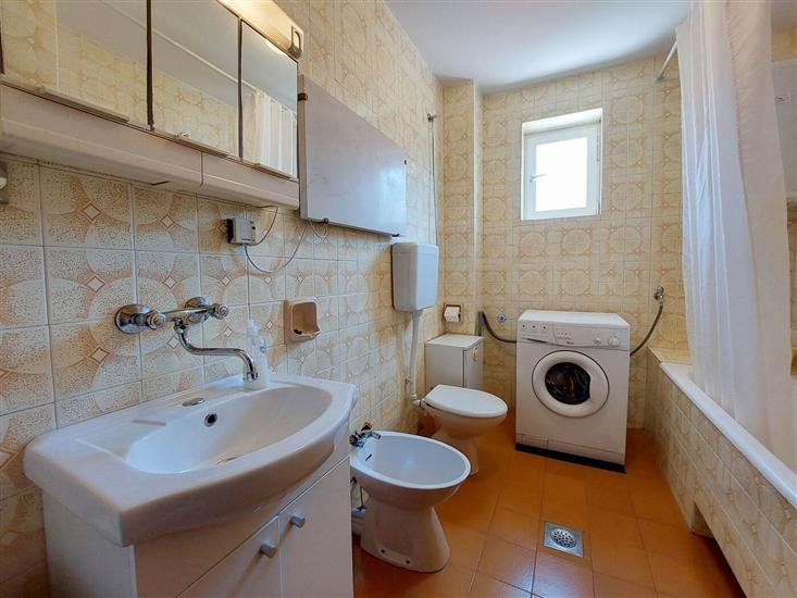 Apartment A1, for 5 persons