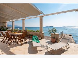 Villa Beachfront Orebic, Größe 180,00 m2, Luftlinie bis zum Meer 2 m, Entfernung vom Ortszentrum (Luftlinie) 50 m