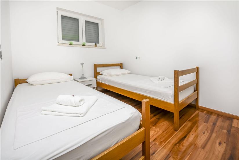 Apartment A1, for 5 persons