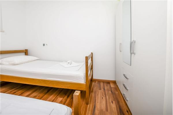 Apartment A1, for 5 persons