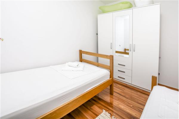 Apartment A1, for 5 persons