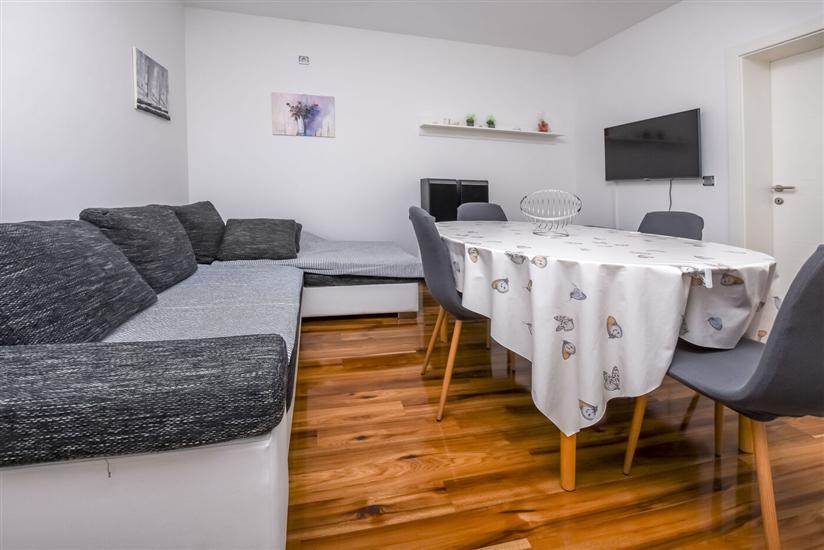 Apartment A1, for 5 persons