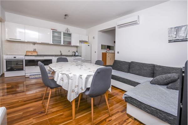 Apartment A1, for 5 persons