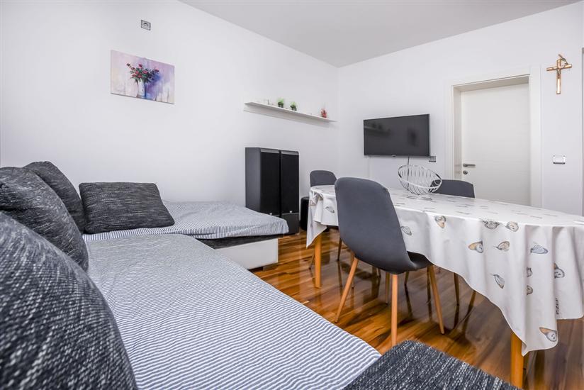 Apartment A1, for 5 persons