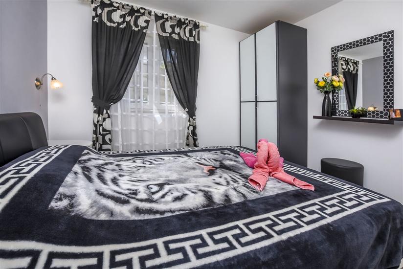 Apartment A1, for 5 persons