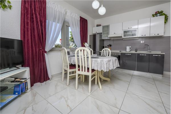 Apartment A1, for 5 persons