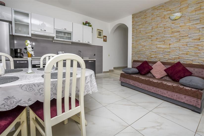 Apartment A1, for 5 persons