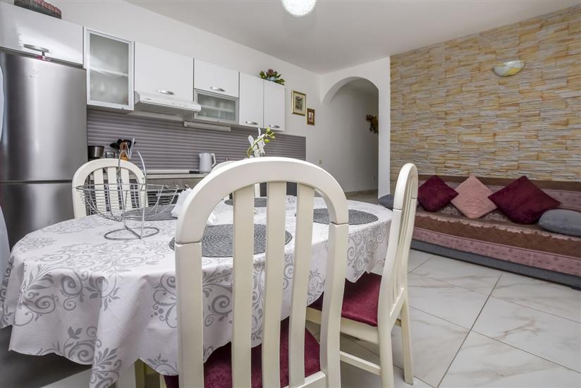 Apartment A1, for 5 persons