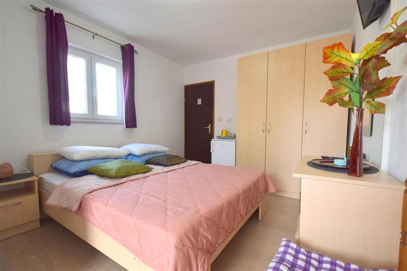 Room S1, for 2 persons