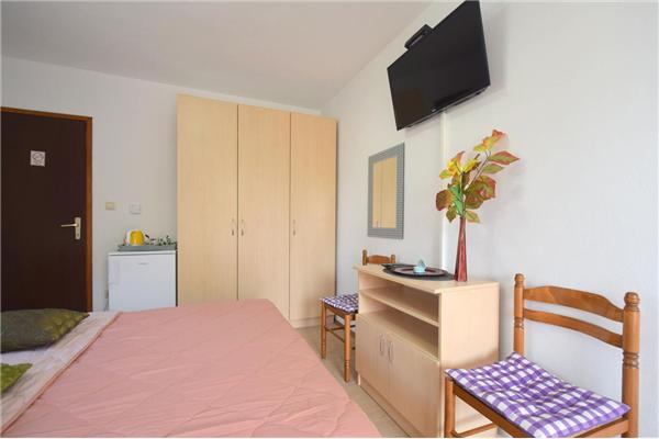 Room S1, for 2 persons