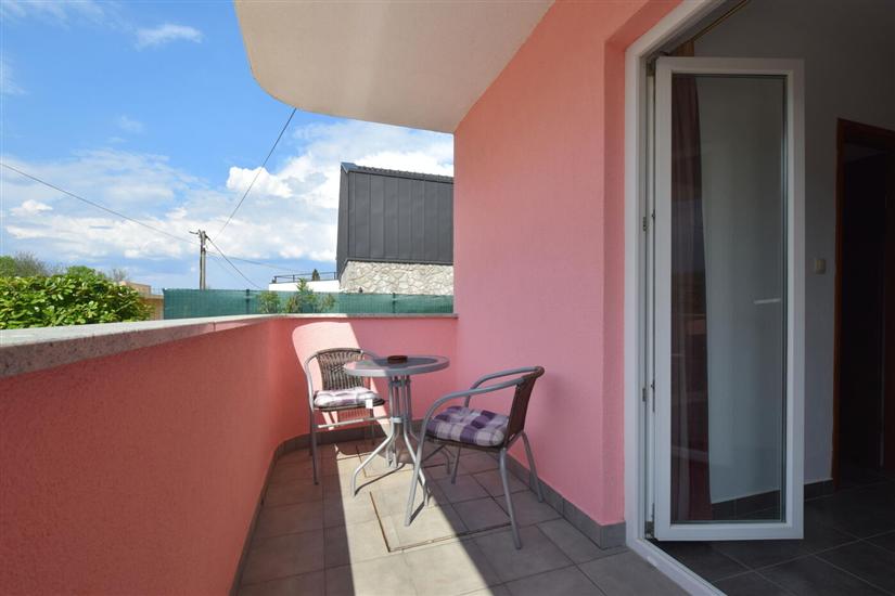 Room S1, for 2 persons