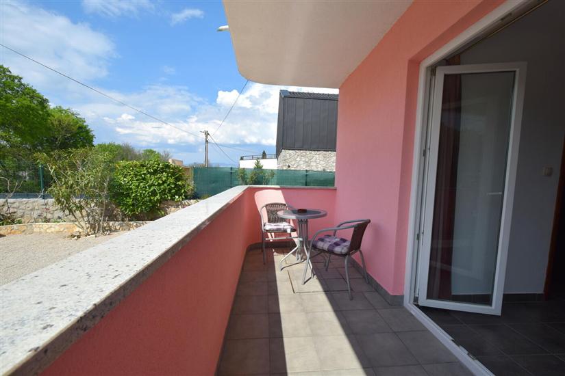 Room S1, for 2 persons