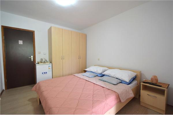 Room S2, for 2 persons