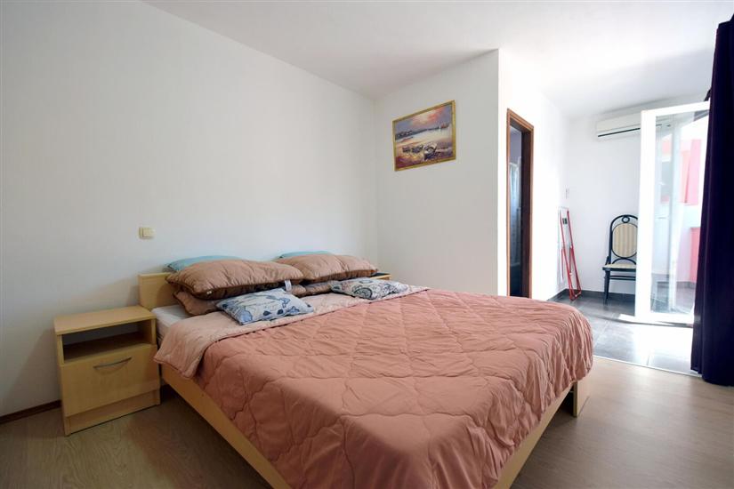 Room S4, for 2 persons