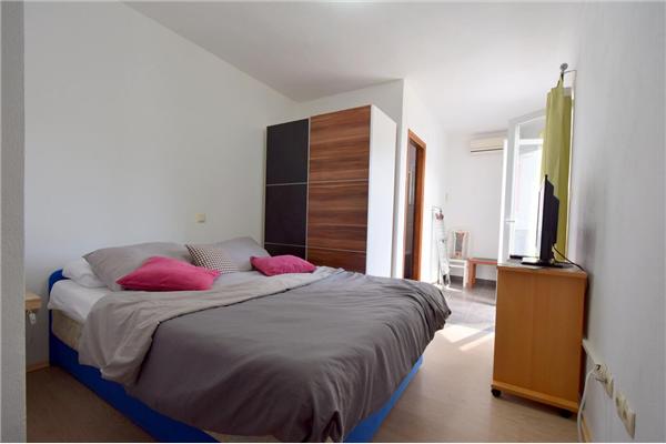 Apartment A2, for 5 persons