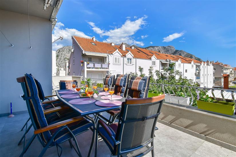 Apartment A1, for 8 persons