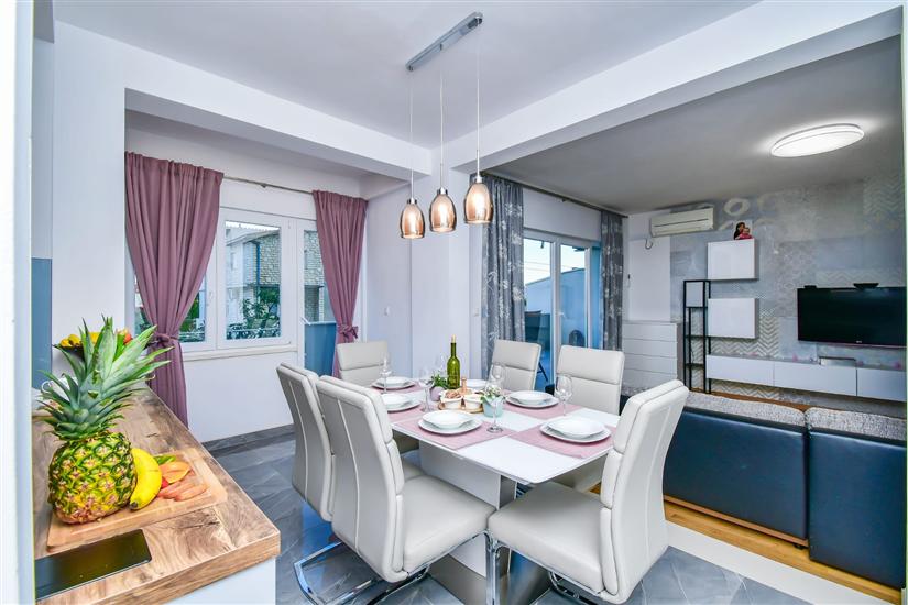 Apartment A1, for 8 persons