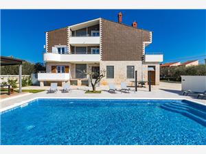 Villa Berg Valbandon, Superficie 531,00 m2, Hébergement avec piscine