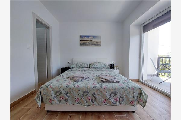 Room S1, for 2 persons