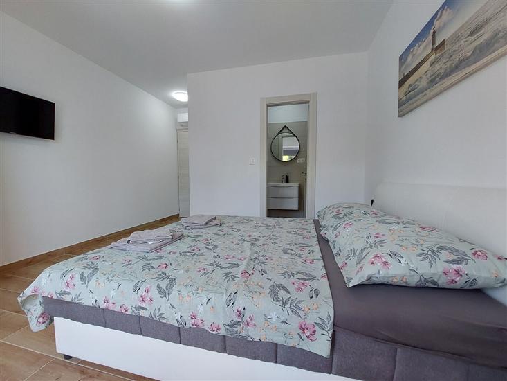 Room S1, for 2 persons