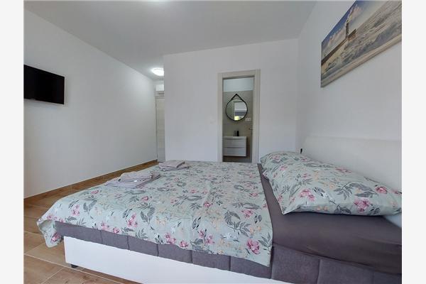 Room S1, for 2 persons