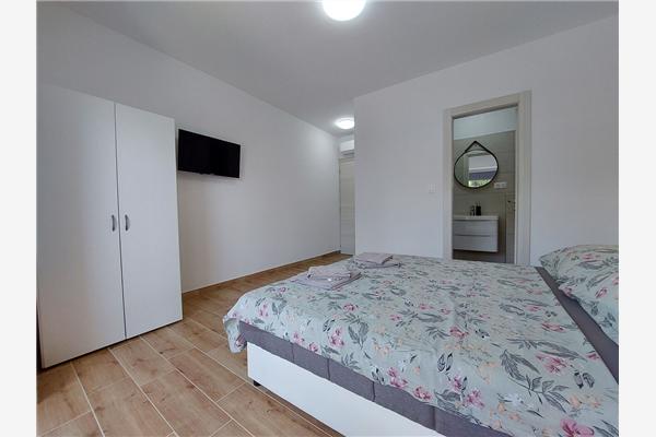 Room S1, for 2 persons