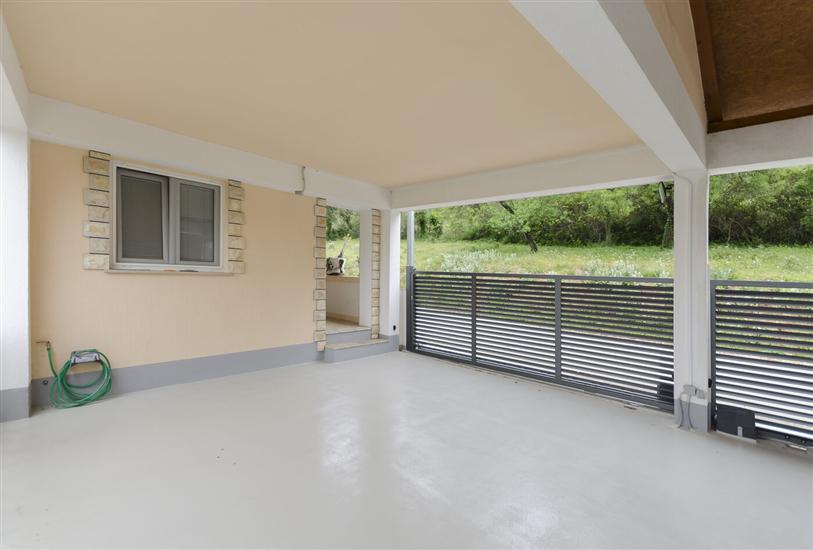 Apartmaj Maja with Jacuzzi